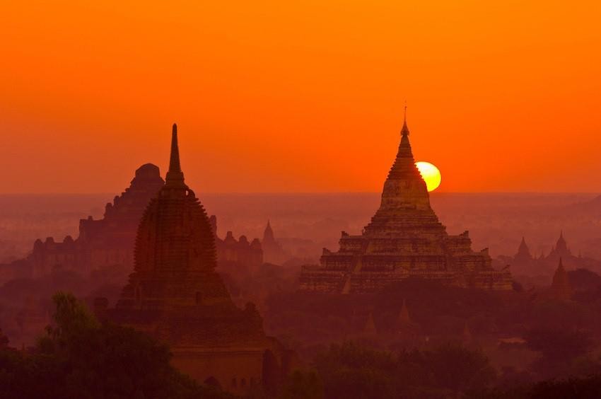 Đến Bagan để chiêm ngưỡng vẻ đẹp của các ngôi đền, chùa cổ, đặc biệt khi hoàng hôn buông xuống