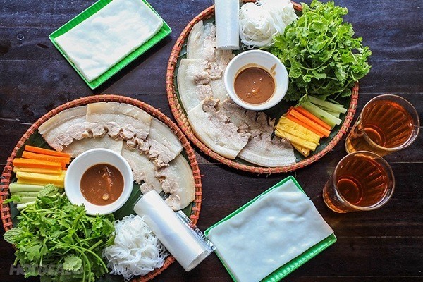 Bánh tráng thịt luộc