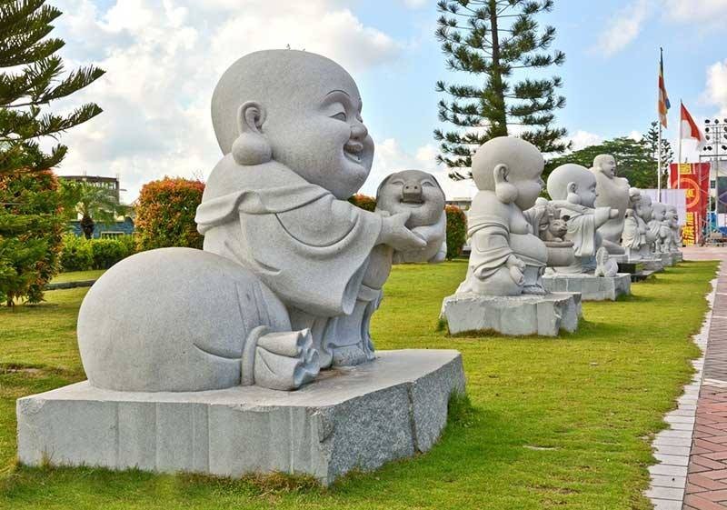 Với lối kiến trúc độc đáo và mang đậm dấu ấn lịch sử nhà Phật, hằng năm Maha Vihara Duta thu hút hàng ngàn lượt du khách ghé tham quan và tìm hiểu về văn hóa phật giáo