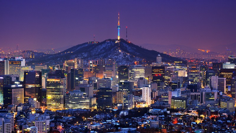 Thủ đô của Hàn Quốc tiếp tục là một trung tâm tài chính, thương mại lớn của châu Á và cũng là nơi có các thương hiệu lớn như Samsung