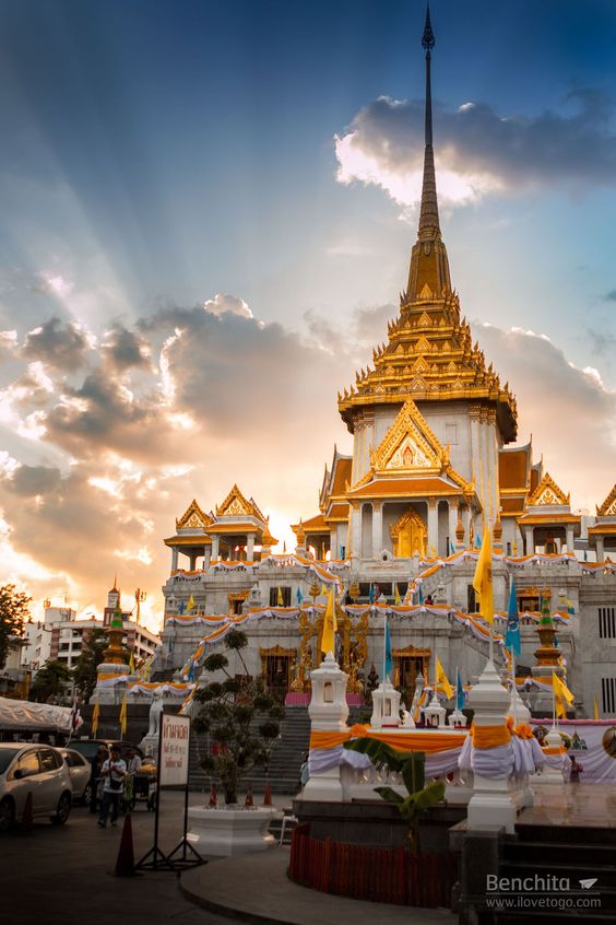 Chùa Phật vàng hay còn gọi là Wat traimit