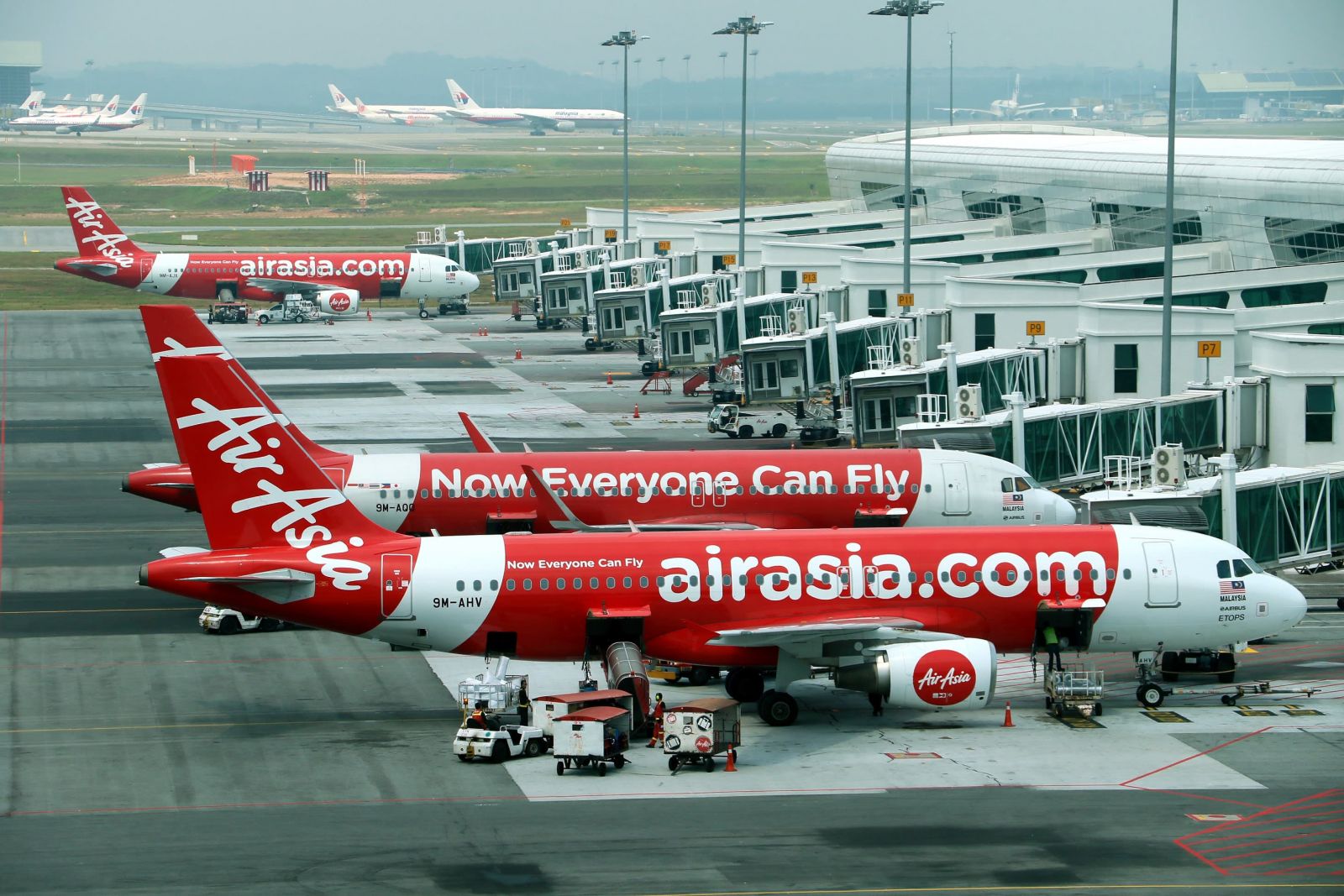 AirAsia cũng lựa chọn hình thức khuyến mãi giảm giá vé để kích cầu trong dịp cuối năm