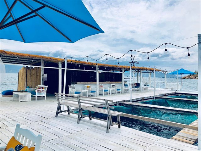 Floating Lounge được ví như Maldives của riêng vùng biển Cam Ranh