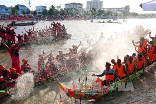 Lễ hội Ok om bok của đồng bào Khmer - Sóc Trăng