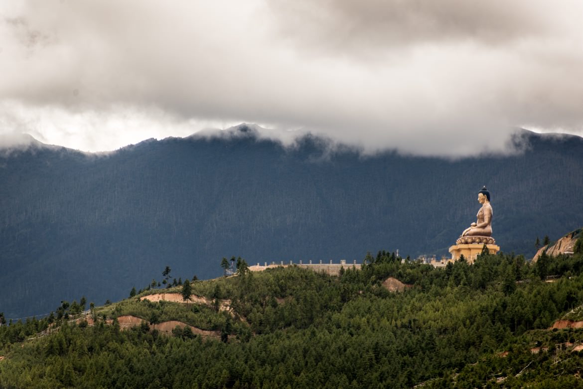 Tượng Phật Thích Ca Mâu Ni trên những ngọn đồi ở Thimphu