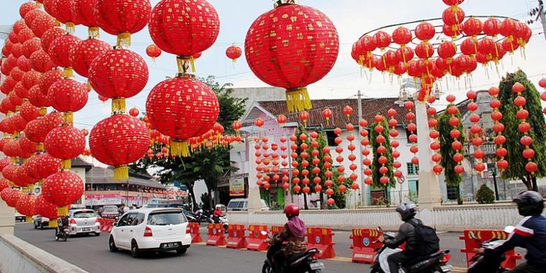 Indonesia - Các đoàn lân tràn ngập các con phố người Hoa